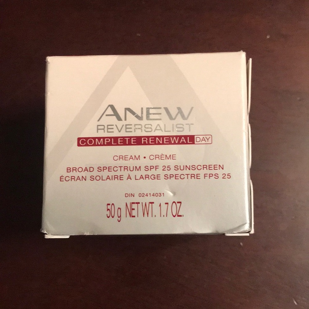AVON REVERSALIST DAY CREAM WITH SPF 25